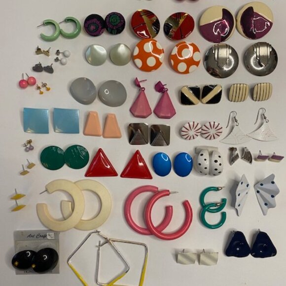 Vintage 1980/ 90's earrings lot. 39 pairs. Pierced  ears all styles. - Picture 2 of 16